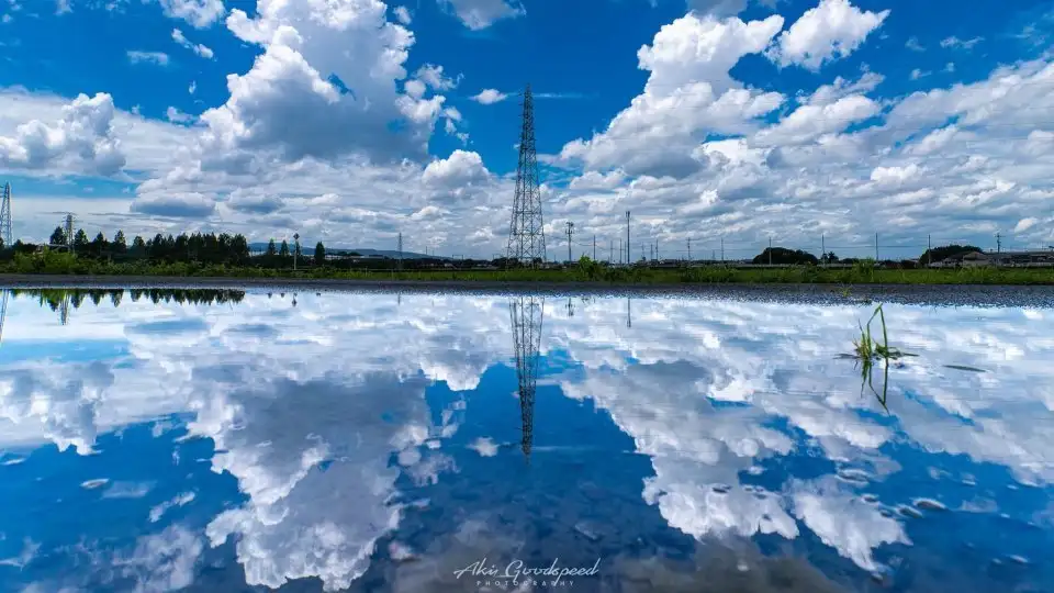 なんの変哲もない地元の風景が→絶景に通り雨が生んだ〝夏のリフレクション〟に感動「美しすぎます」