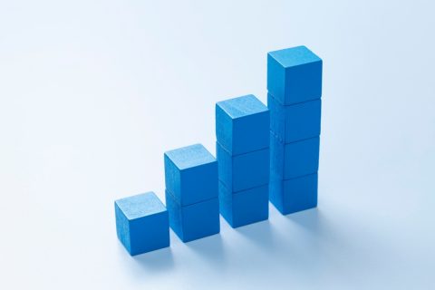 年収「550万円」の夫が管理職へ昇進することに。基本給は月「3万円」増える一方、残業代「月6万円」がなくなるそうです。昇進したのに年収が下がることはあるのでしょうか？