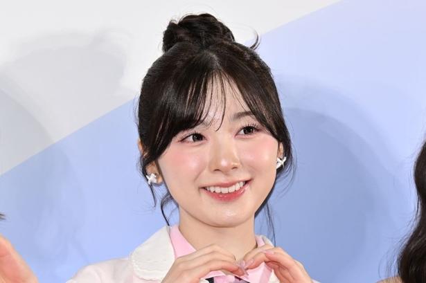 NiziU・MIIHI、ラフなコーデで鏡越しに自撮り…MAYA＆RIKU＆MAYUKAとの4ショットに「エンジェル」の声