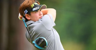 岩井明愛はフットワークで飛ばし、フェース開閉が大きくてもヒジ下の動きでアジャストさせていた！