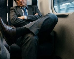 「当たってるんですけど」新幹線で足を組む男性に注意したら逆ギレ…その後「今までの態度がウソのように」謝罪されたワケ