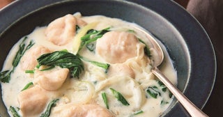 とろ～りあったまる！「とり肉とほうれん草のクリーム煮」ほか青菜を使ったおもてなし料理2選