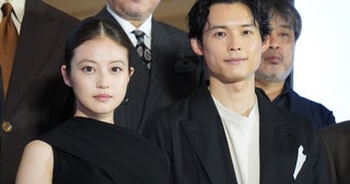 松村北斗＆今田美桜、東野圭吾さん原作「白鳥とコウモリ」完成披露試写会に出席「思いを受け取り」「大切に届けてまいりたい」と誓い