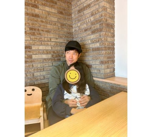  東貴博、愛娘と“同じ場所･同じポーズ”再現ショット公開 