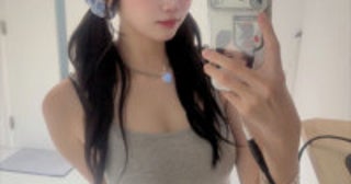 「176cm 股下90cm」元アイドル22歳、タイトなミニ丈タンクトップ姿にネット衝撃デニムパンツも履きこなす