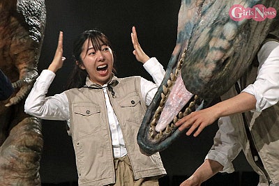 中村麻里子、ナビゲーターを務める『DINO SAFARI』が開幕「頭の上を恐竜の顔や尻尾が横切ったり、手が届きそうな距離で体感いただける唯一の体験型エンターテイメント」