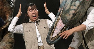 中村麻里子、ナビゲーターを務める『DINO SAFARI』が開幕「頭の上を恐竜の顔や尻尾が横切ったり、手が届きそうな距離で体感いただける唯一の体験型エンターテイメント」