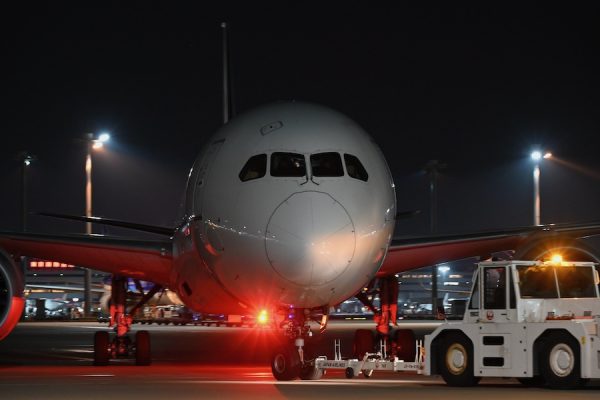 東京都、航空機のトーイングカーを燃料電池車に試験運用で効果検証