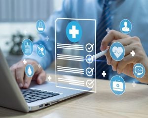 「病院に行くべきかChatGPTに聞く」アメリカで始まった“医療の入り口”を奪い合う熾烈なAIバトル