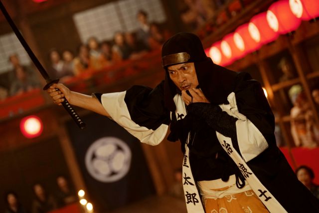 立作者演じる渡辺謙が大暴れ！「木挽町のあだ討ち」 江戸歌舞伎「仮名手本忠臣蔵」本編シーンを“歌舞伎の日”に公開！