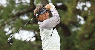 宮本勝昌が連覇へ単独首位発進国内シニア最終戦