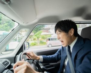 「目の前が真っ赤に…」試乗車でアクセルをベタ踏み！ディーラーの営業マンが免停になるまで――仰天ニュース特報