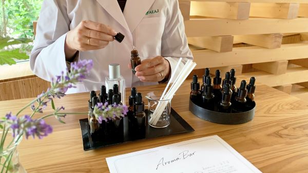 名画へのインスピレーションからオリジナルの香りを表現オーダーメードのフレグランスが作れる「Aroma Bar」