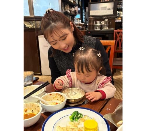  第２子妊娠中･西野未姫、１歳娘との"ご飯しながら打ち合わせ" 