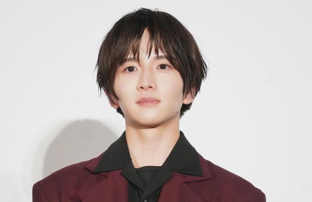 板垣李光人、マスコットキャラクターと並んで座る3ショットに「かわいすぎます」の声＜大空港～GATE24～＞