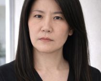 40代 “なんか不機嫌そうなオバ見え顔”を、“優しいおねえさん顔”に補正するテクニック
