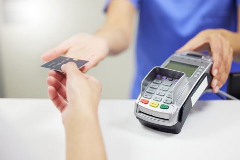 親の医療費を合計「20万円」立て替えました。親に「確定申告しておいて」と言われましたが、自分の確定申告で医療費控除を受けられますか？
