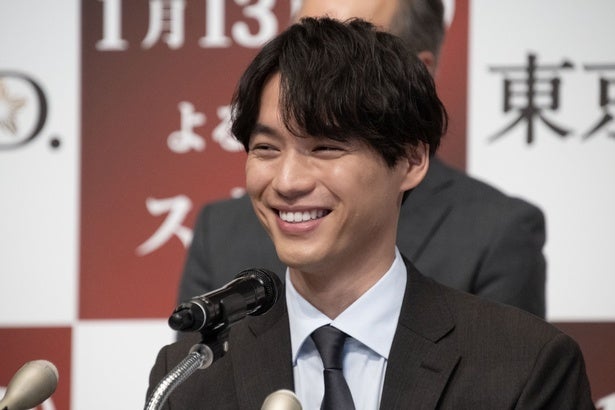 福士蒼汰ほか、東京P.D.チームの仲良し集合ショットに「素敵なイケオジたち」の声＜東京P.D.＞ 
