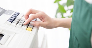 【ここがヘンだよ！ 食品消費税1％】「レジ改修」問題の核心「1％なら半年、0％なら1年かかる」って本当なの？