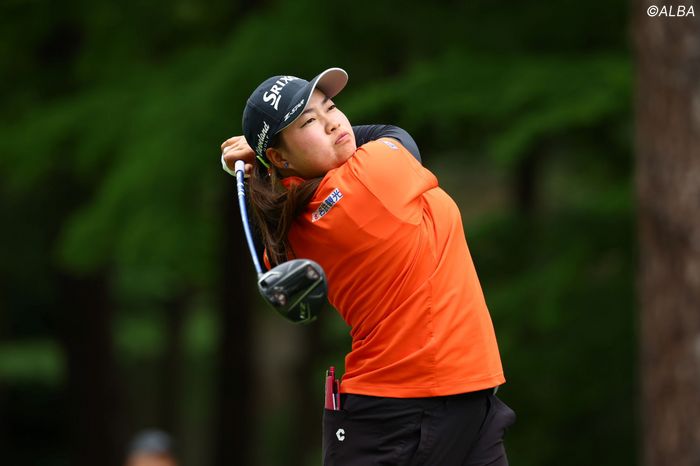 入谷響が単独首位2打差2位に菅楓華と小林光希コースレコードタイの「65」で申ジエが4位に浮上