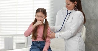 子どもが発熱したので近くの大病院に行こうとしたら、夫に「紹介状がないと高くつく」と止められました。緊急ではない場合、やはり最初から受診すると損になるのでしょうか？