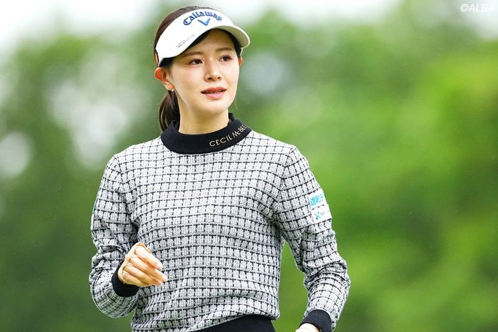 “上目遣いショット”にドキッ…！ 臼井麗香の妹・臼井蘭世が癒やしの最新ショット公開