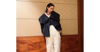  のん、大胆なモードコーデに「斬新ファッション」などの声 