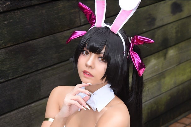 褐色肌×バニースーツで見せる「To LOVEる」コスプレ…るたぴ「レザー生地の質感にこだわりました」＜池ハロ2025＞