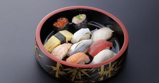 ウーバーで「お寿司」を頼んだら、ネタとシャリがぐちゃぐちゃ…妻は「このままでも食べられるよ」と言いますが、このくらいで“返金依頼”するのは神経質ですか？ 返金要件を確認