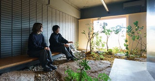 中古マンション50平米の半分を庭園にリノベ!? 室内に土を敷いて水をまき植物と暮らす福岡の名物賃貸・吉浦ビル