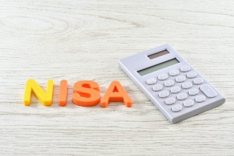 夫が55歳で急逝。生前NISAで「月10万円」運用して「合計1000万円以上」になっていますが、妻の私が「非課税口座を相続」することはできますか？“生前の含み益”は非課税でしょうか？