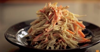 ごぼうの細切りがあっという間に作れちゃう！？フライパンひとつでできる「ごぼうサラダ」
