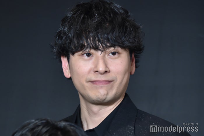 三代目JSB山下健二郎、実家での写真で左手薬指に指輪キラリ「イケメンパパ」の声