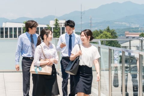 久しぶりに会った友人は、転職して年収「1000万円」になったそうです！ それでも「思ったほど生活は楽じゃない」と言いますが、平均年収の“2倍以上”でも、家計が苦しくなることはあるのでしょうか？
