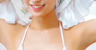 アイドルグループ「＃Mooove！」赤色担当の赤間四季（あかま・しき）「以前は水着の撮影が恥ずかしかったんですが、今回は堂々とできました」