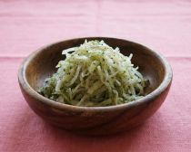 切って混ぜるだけ！ 5分で完成「腸活大根サラダ」がパリパリ美味しい。最新研究でわかった健康効果も
