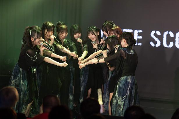 WHITE SCORPION、“着席”で楽しむ「静」ライブを開催MOMO「座ってても盛り上がれるって知れて、SCOPISTってすごいよね！」