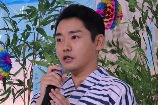 “警察官・横峯”泉澤祐希、交番前のショットに「熱意が伝わって来る」「近所にいてほしいお巡りさん」の声＜クロスロード＞