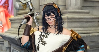 「武器の重厚感＆太ももを魅力的に見せることを意識しました」コスプレイヤーたちのこだわり＜グラブルフェス＞