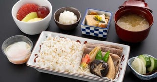 JAL、すき焼割烹日山の「黒毛和牛すき焼御膳」の提供期間延長国際線「EXPRESS MEAL」