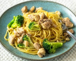 “洗い物ほぼゼロ”を目指す！フライパンひとつで完成する「ガリバタチキン」「豚キムチクリーム」パスタ