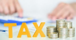 大学生の息子に、毎月「生活費」として10万円を送金しています。友人から「年間110万円を超えると税金がかかる」と言われたのですが、親からの仕送りも対象となるのでしょうか？