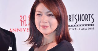 飯島直子「100年ぶりにクリスマス用の飾りを出しました」写真が話題「大きさに親近感湧く」「センス良い」