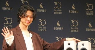 山崎賢人がオーディオ機器ブランド「EDIFIER」の新CM発表会に登場！注目製品の魅力を語る