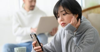 もはや家庭内別居の状態です… 既婚者男女が明かす「夫婦仲が悪くなった原因」