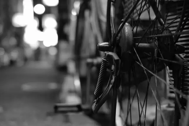 冬の夜、自転車で家路を急ぐ吹奏楽部の女子高生。後ろから走ってきた男に蹴り飛ばされて、そのまま...