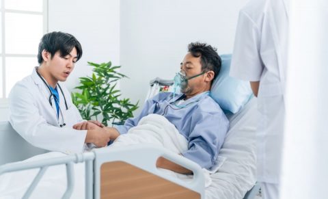 4年前、事故で骨折して入院した父。当時の「入院費用」が“70万円”だったようなのですが、今から申請しても「医療費控除」の対象になりますか？