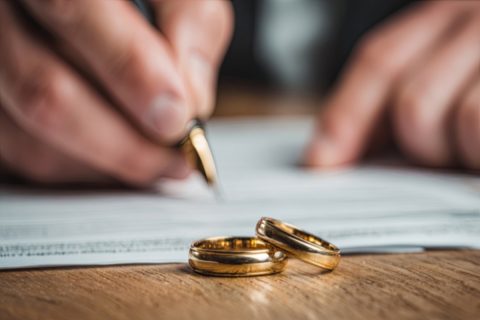 離婚の財産分与で、夫から「現金2000万円」をもらいました。財産分与には税金がかからないと聞きましたが、贈与税の心配はゼロでしょうか？