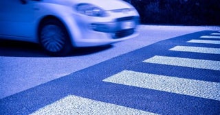 「歩行者がいるのに横断歩道を通過」で9000円、「右折禁止ルール違反」で7000円!? 新生活シーズンこそ要注意！「2025年春の交通取り締まり」の重点をもとに、気を付けたい違反行為・罰則を解説