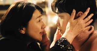 松下由樹“恵子”「練習をしないと」野村康太“拓人”に自分がキスシーンの練習相手になると提案＜ディアマイベイビー＞